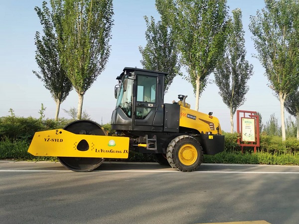 陜西壓路機在管道鋪設(shè)中的應(yīng)用指南